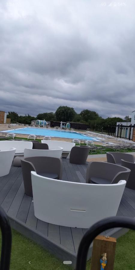 ホテルP&D'S Pearl Caravan At Tattershall Lakes Country Park エクステリア 写真