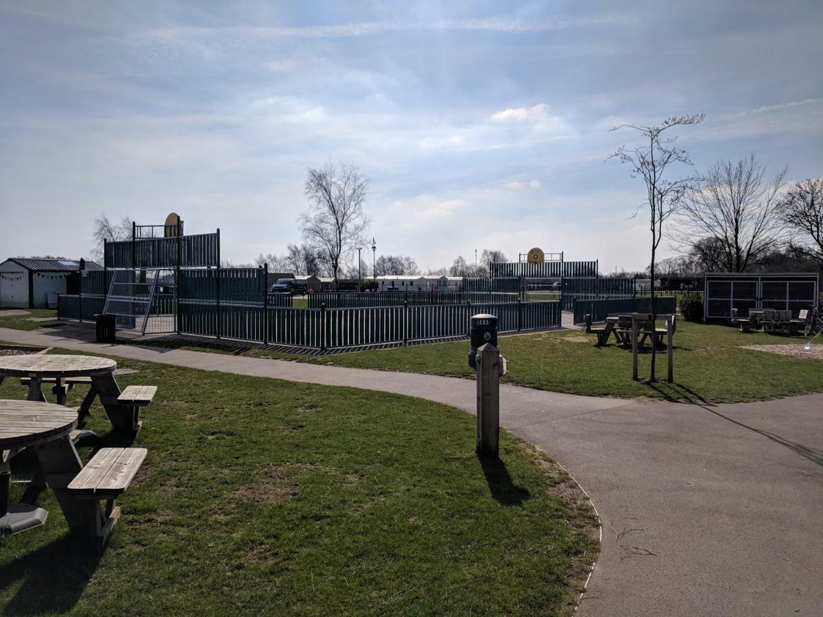 ホテルP&D'S Pearl Caravan At Tattershall Lakes Country Park エクステリア 写真