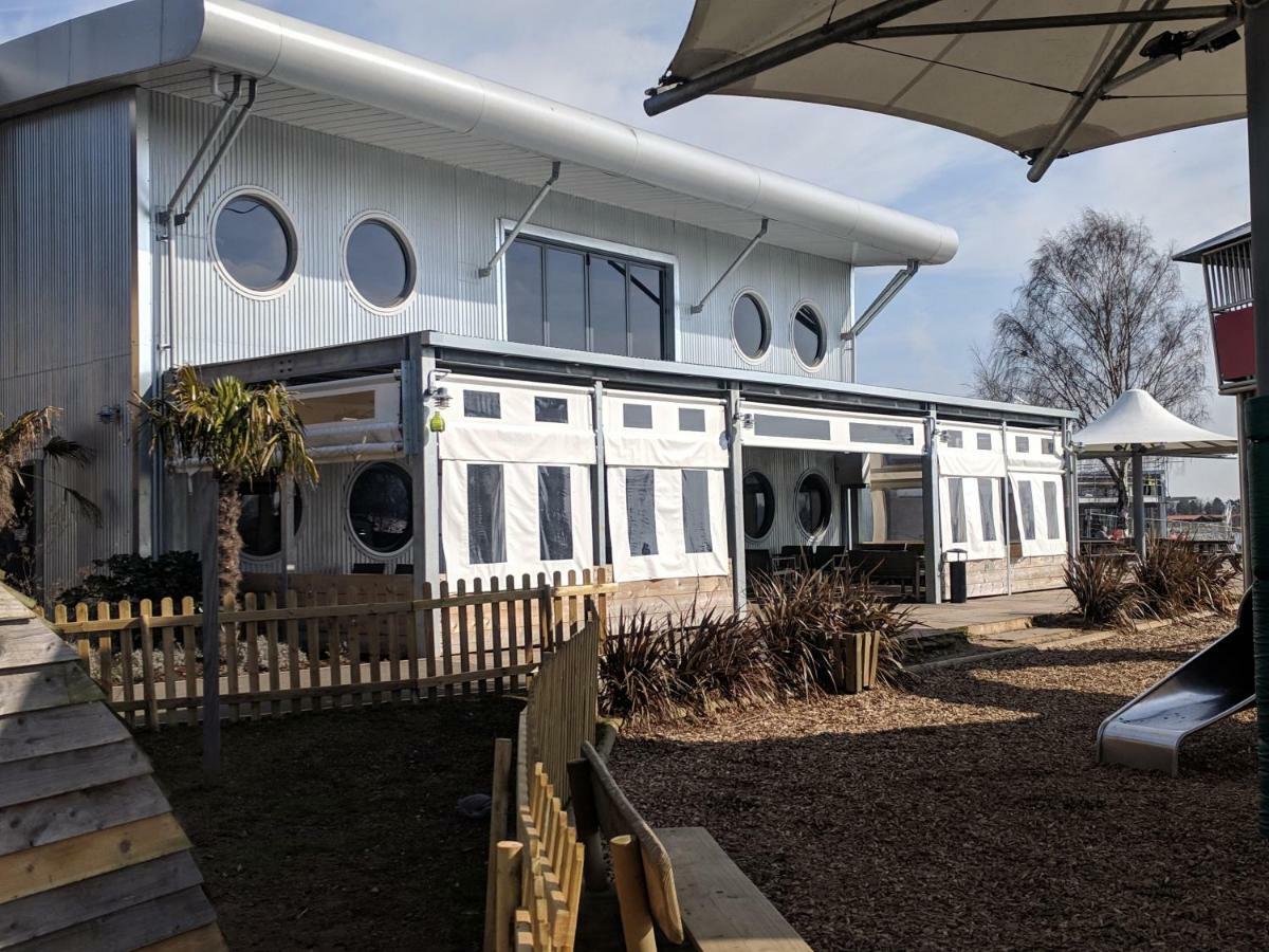 ホテルP&D'S Pearl Caravan At Tattershall Lakes Country Park エクステリア 写真