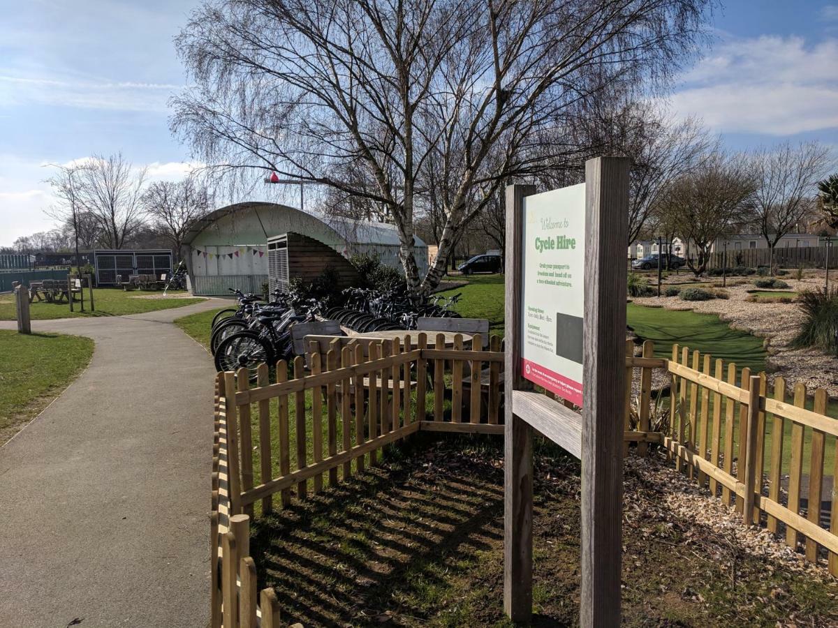 ホテルP&D'S Pearl Caravan At Tattershall Lakes Country Park エクステリア 写真
