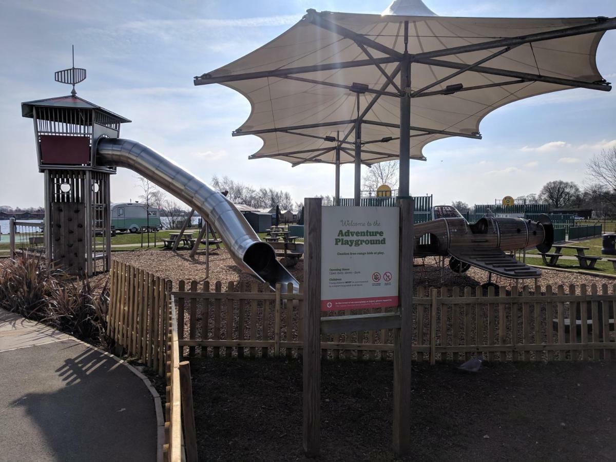 ホテルP&D'S Pearl Caravan At Tattershall Lakes Country Park エクステリア 写真